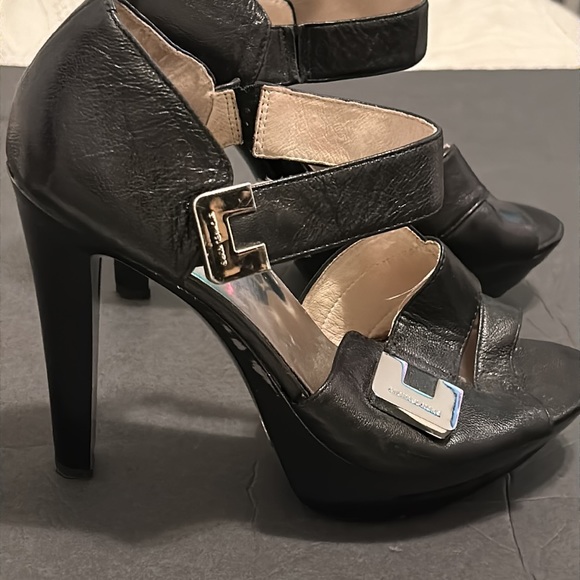 MICHAEL.   MICHAEL KORS  BEVERLY  LEATHER SANDAL SIZE 9 1/2 - Picture 4 of 11